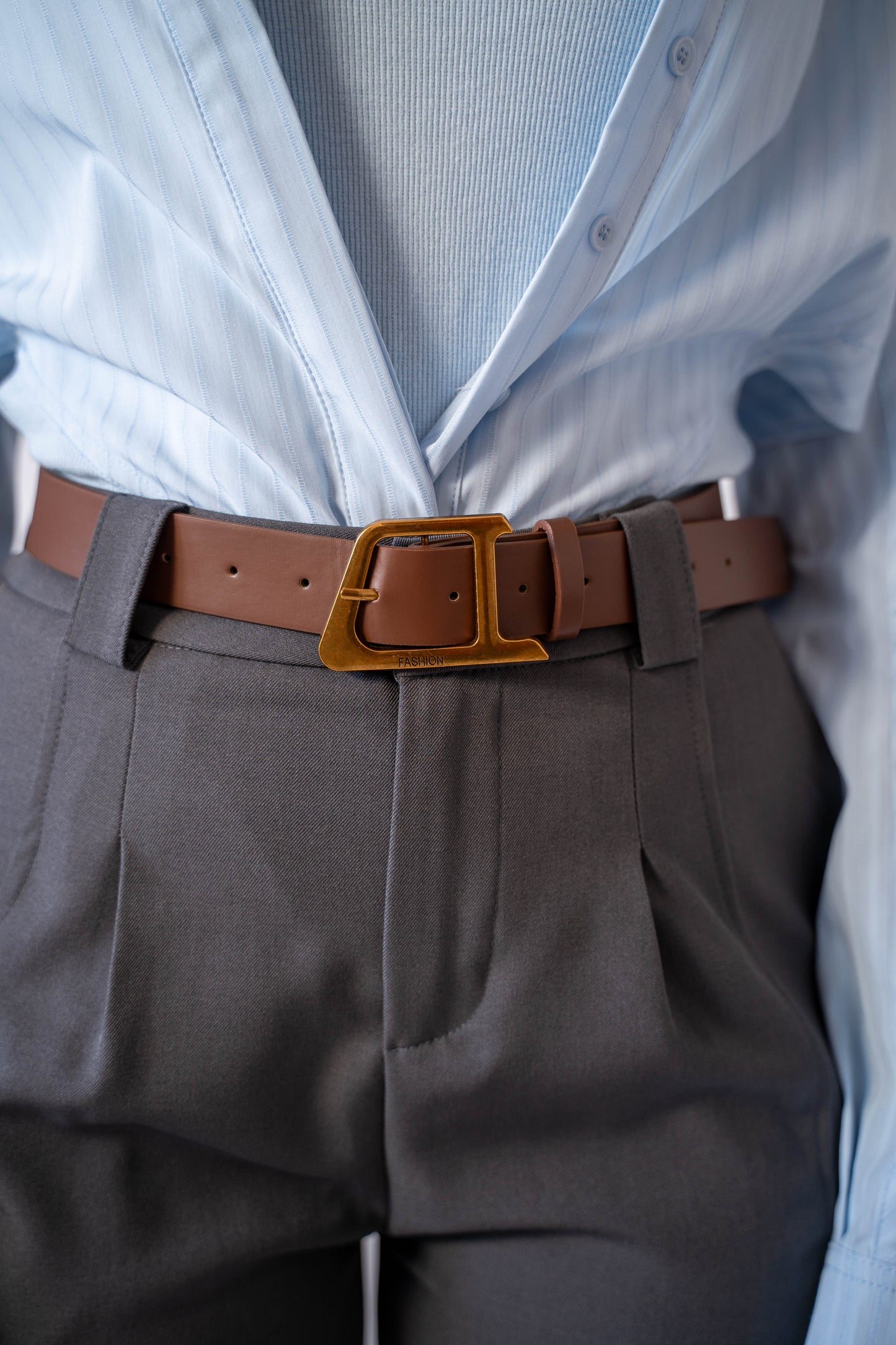 Pantalón gris oscuro