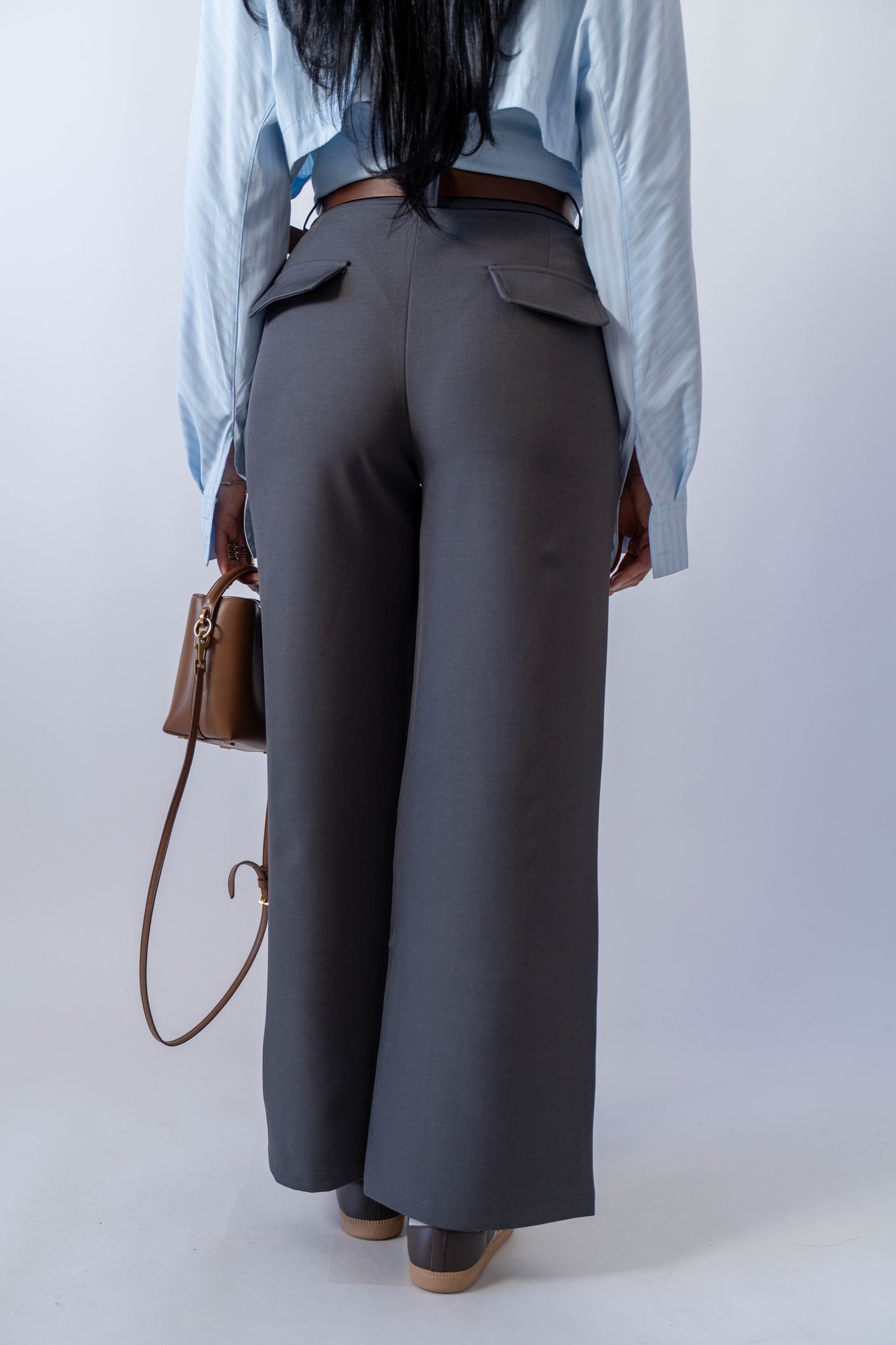 Pantalón gris oscuro