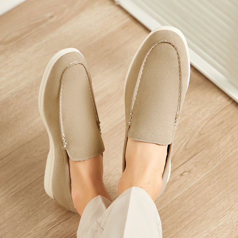 Elegantes mocasines de ante