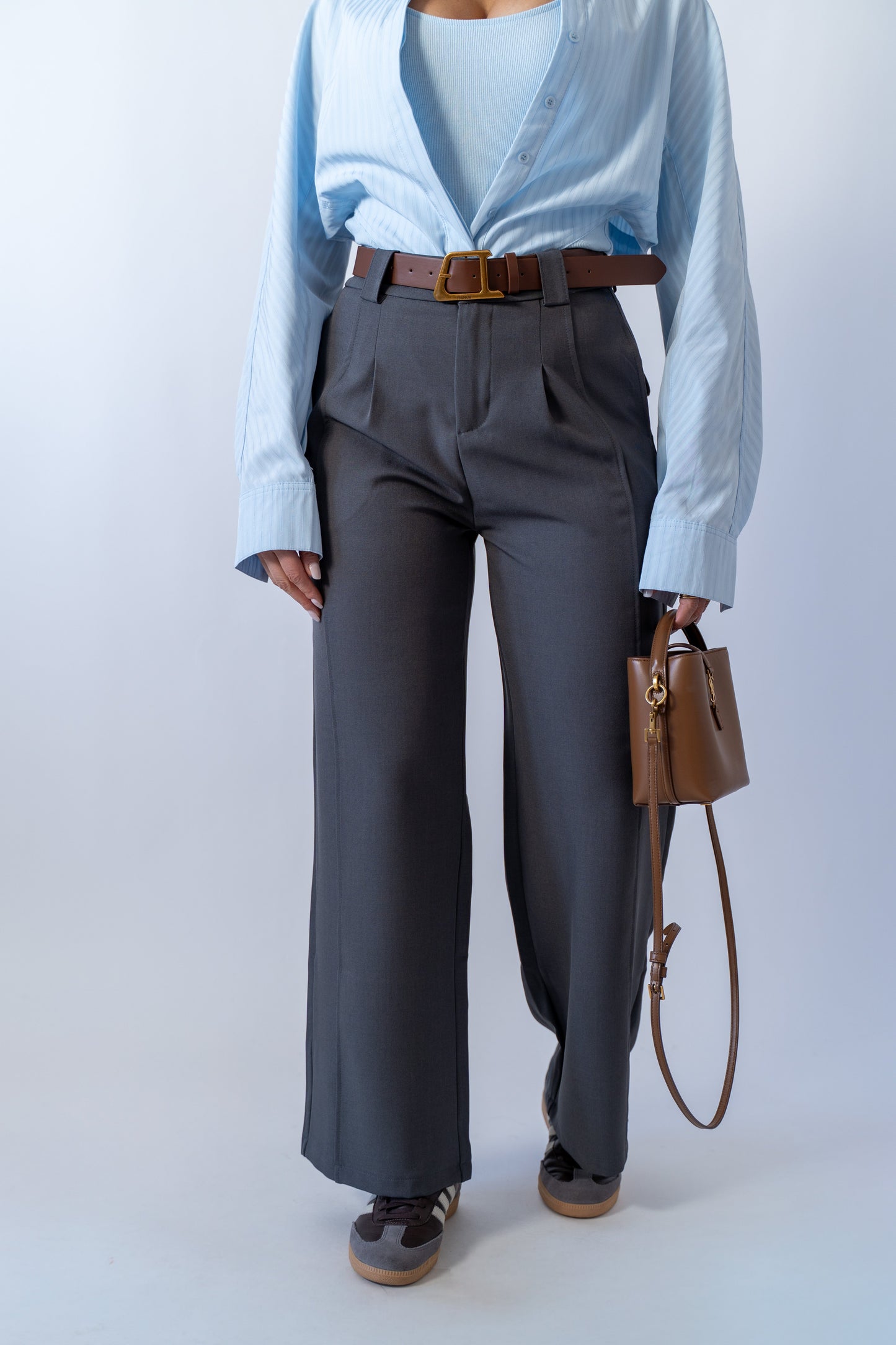 Pantalón gris oscuro