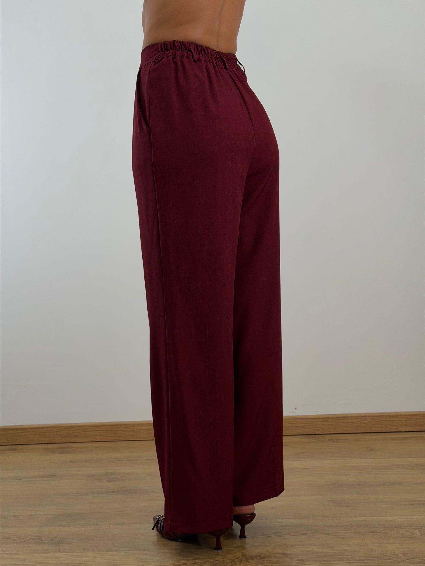 Traje corsé burdeos