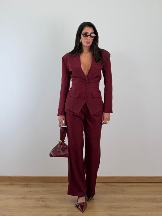 Traje corsé burdeos