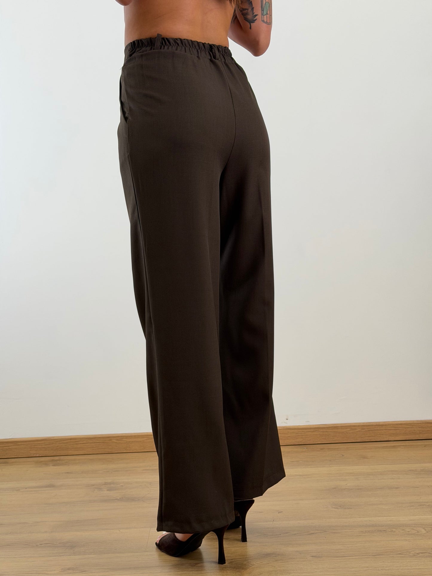 Traje corsé marrón