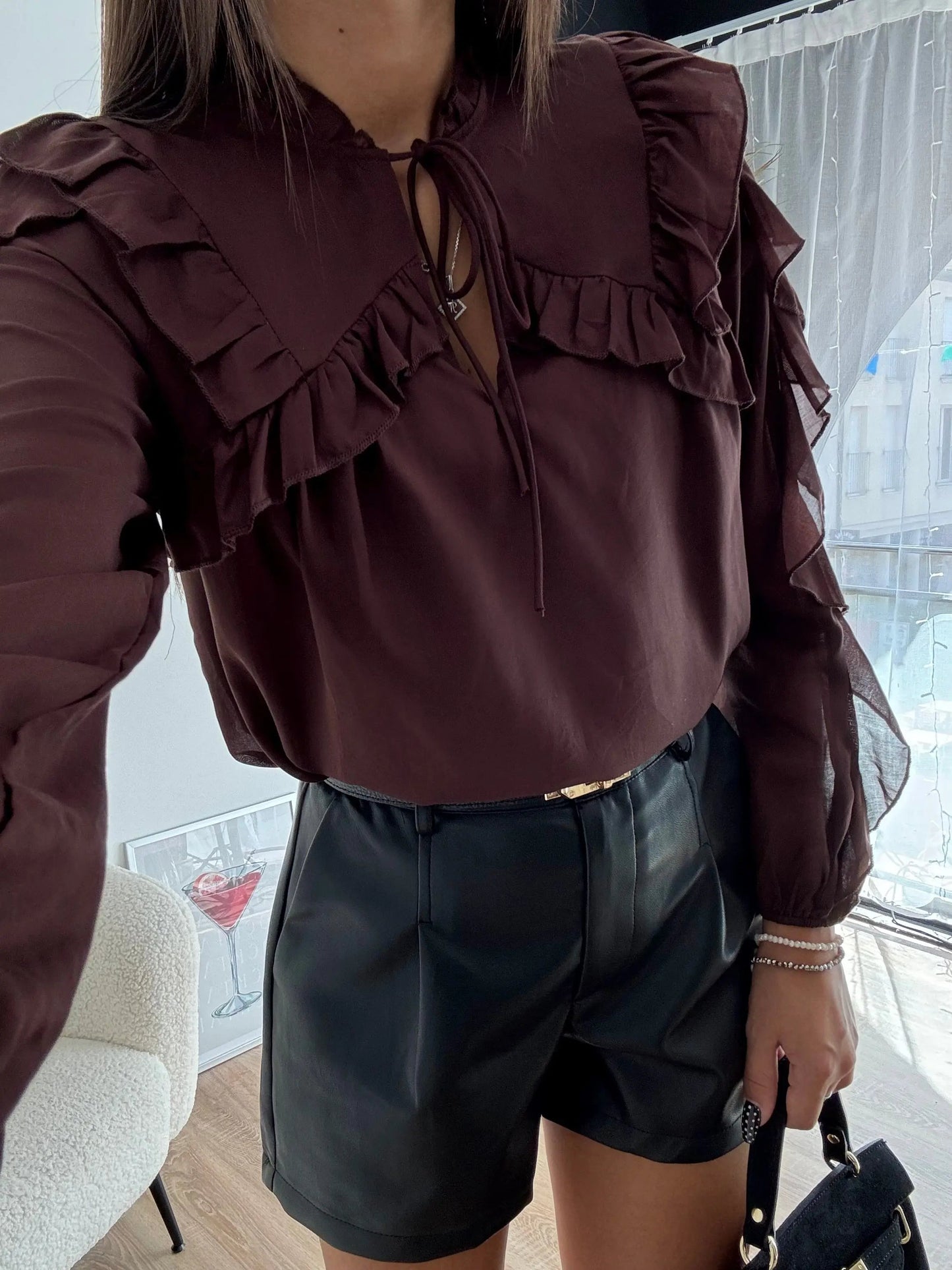 Blusa con volantes en mangas y pecho