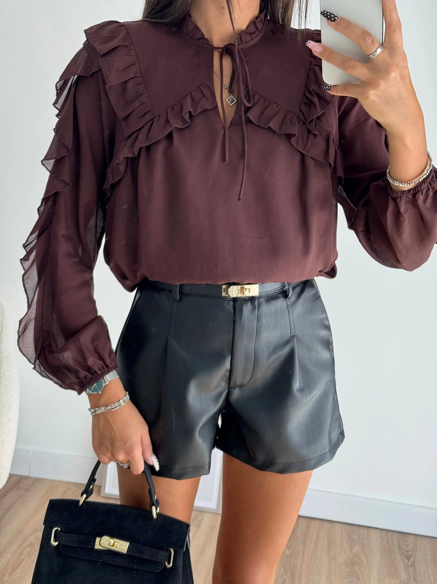 Blusa con volantes en mangas y pecho