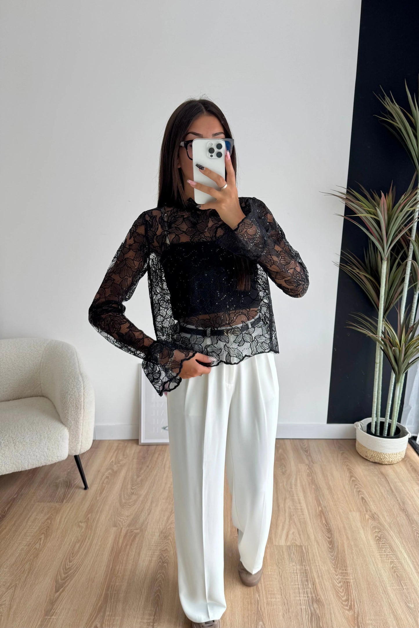 Blusa de encaje con lentejuelas