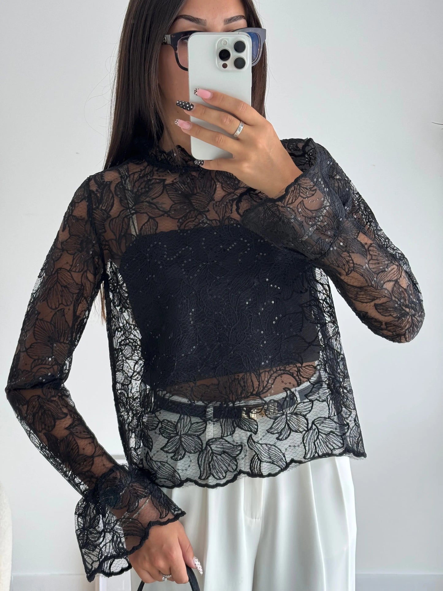 Blusa de encaje con lentejuelas