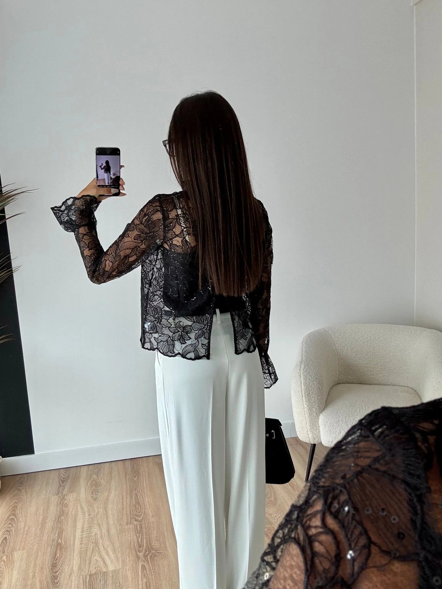 Blusa de encaje con lentejuelas