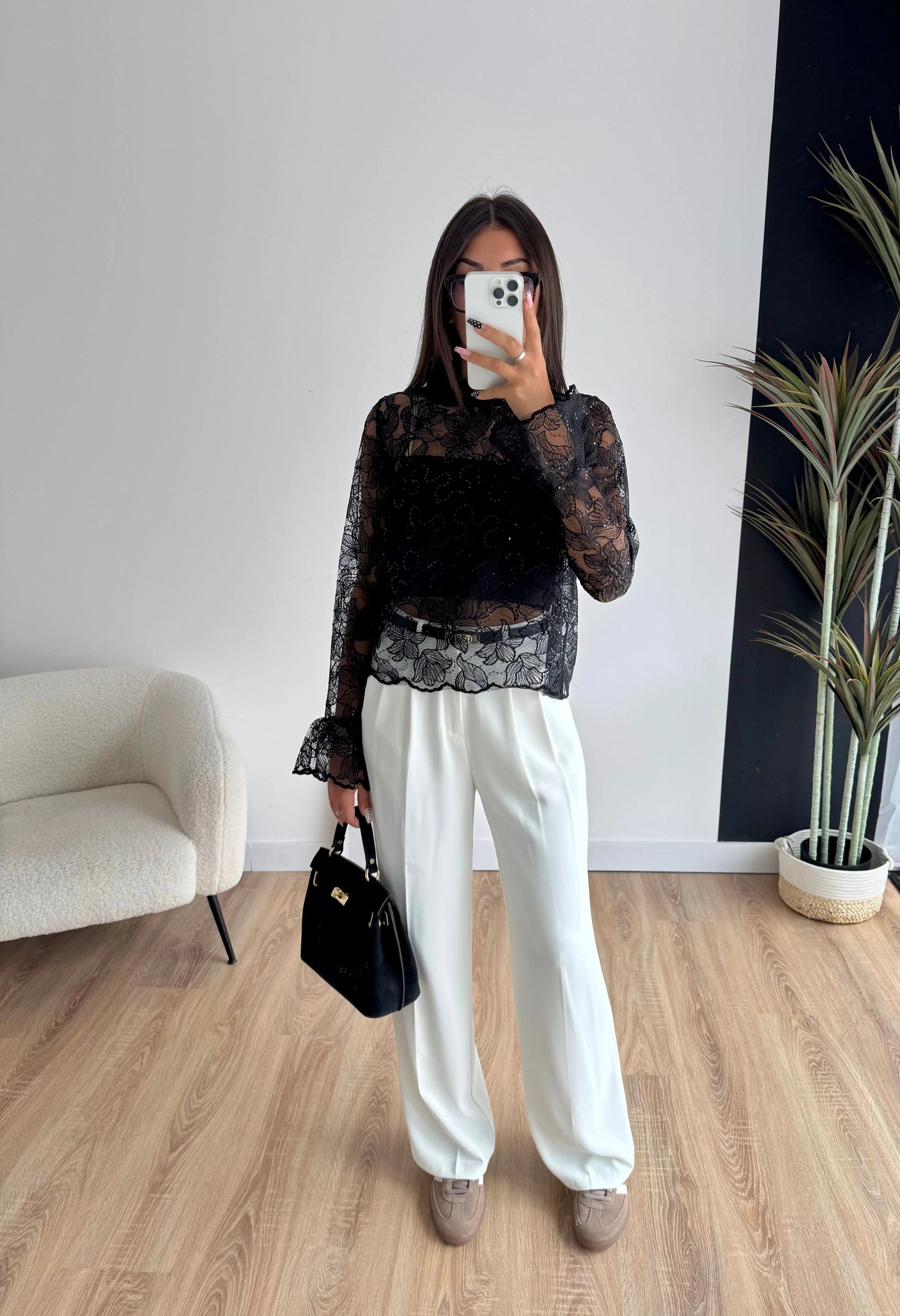 Blusa de encaje con lentejuelas