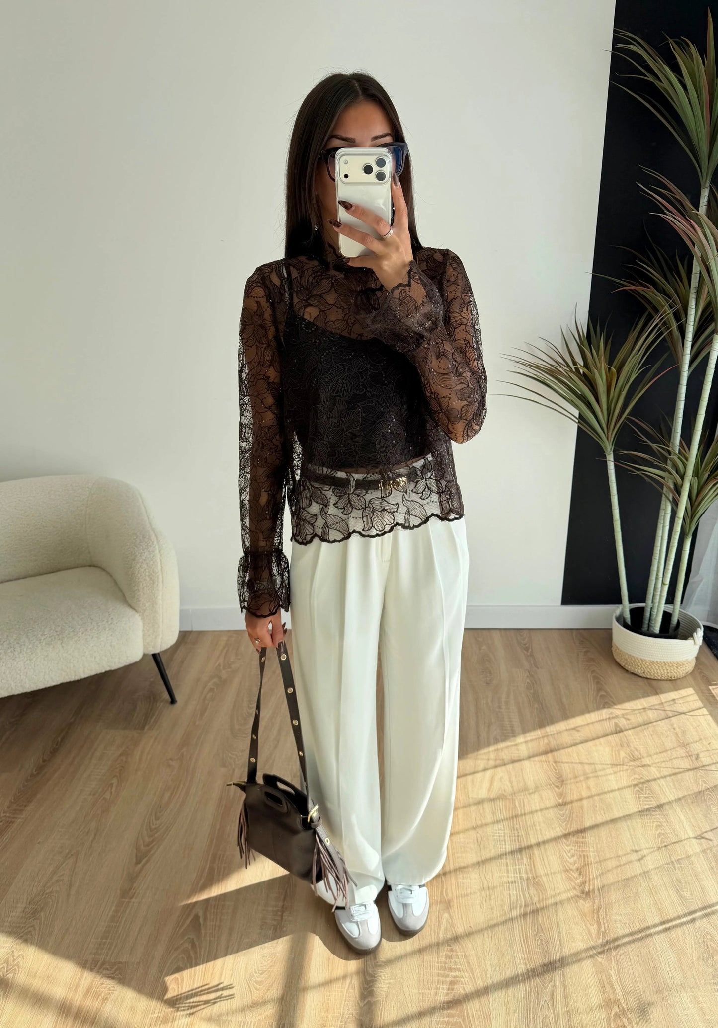 Blusa de encaje con lentejuelas