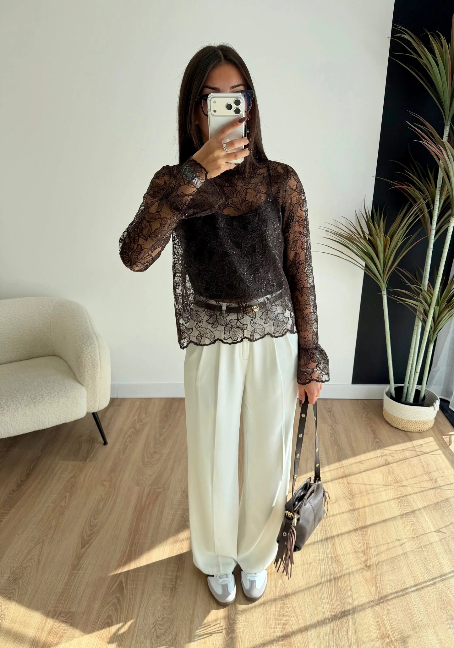 Blusa de encaje con lentejuelas