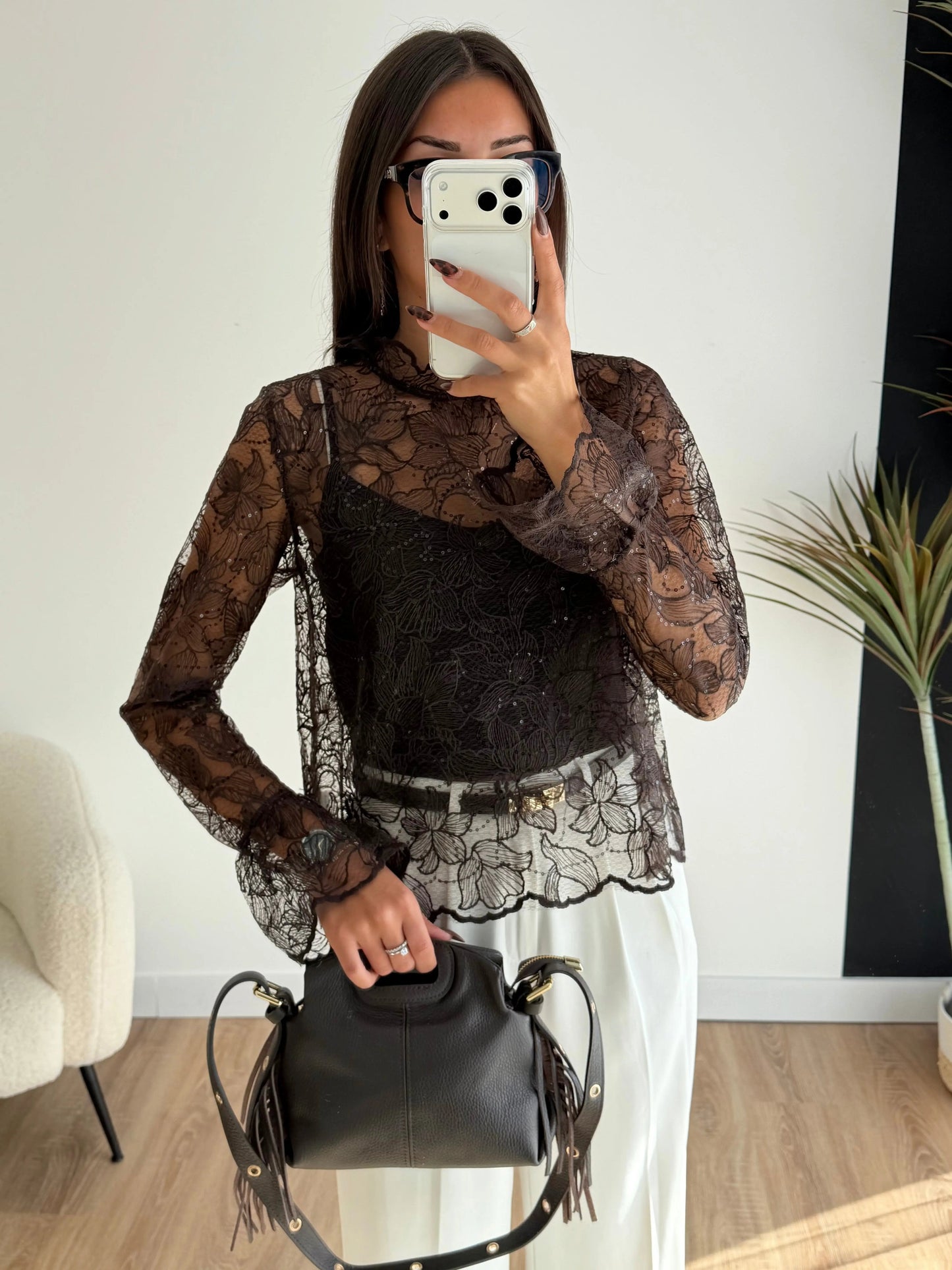 Blusa de encaje con lentejuelas