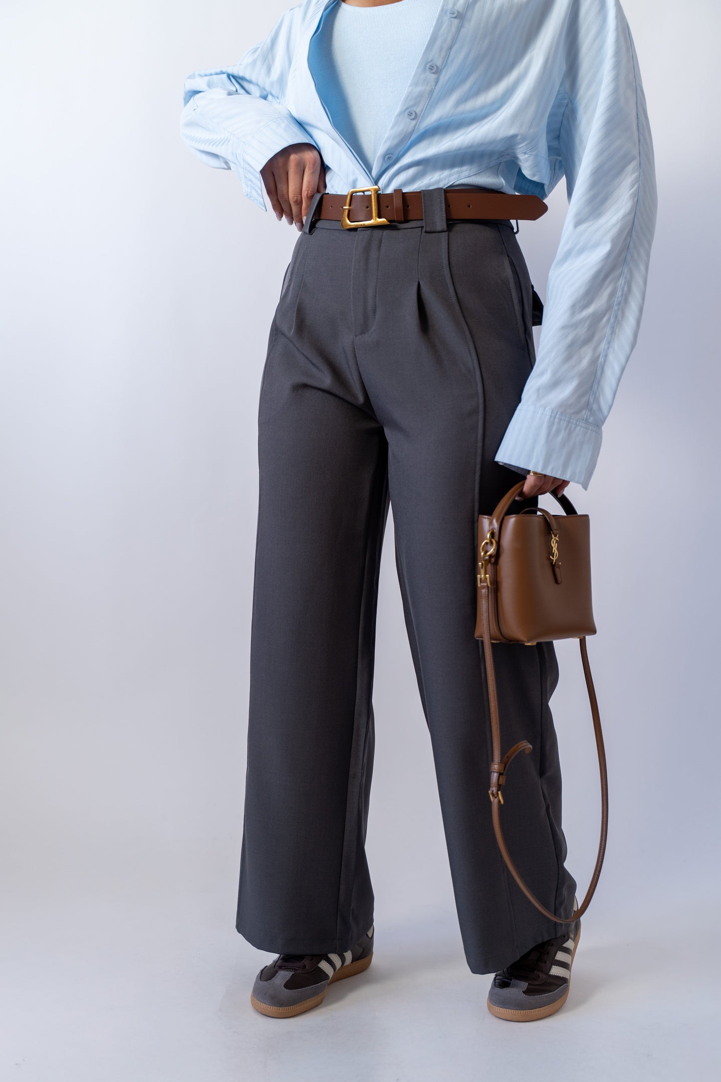 Pantalón gris oscuro