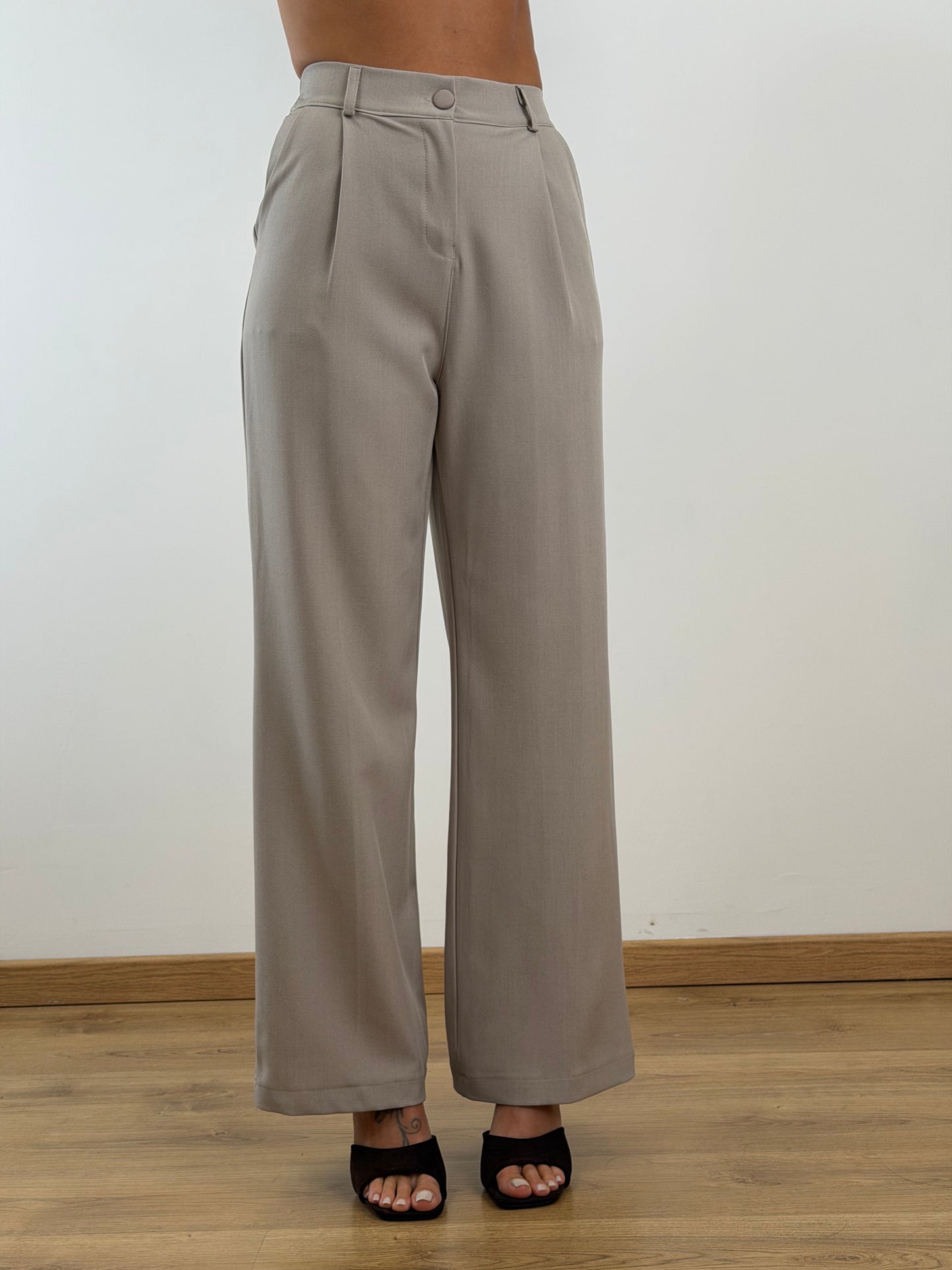 Traje corsé beige