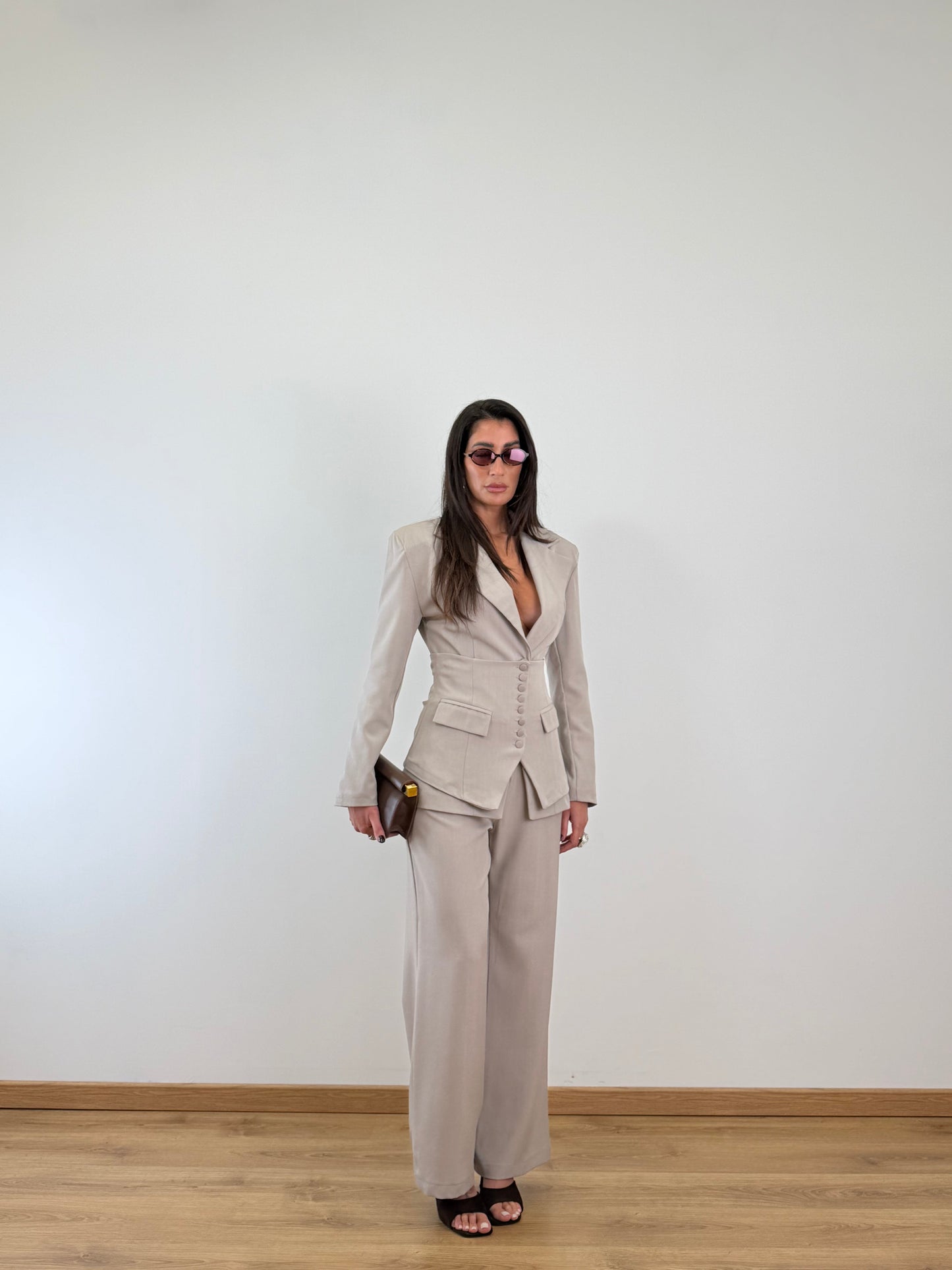 Traje corsé beige