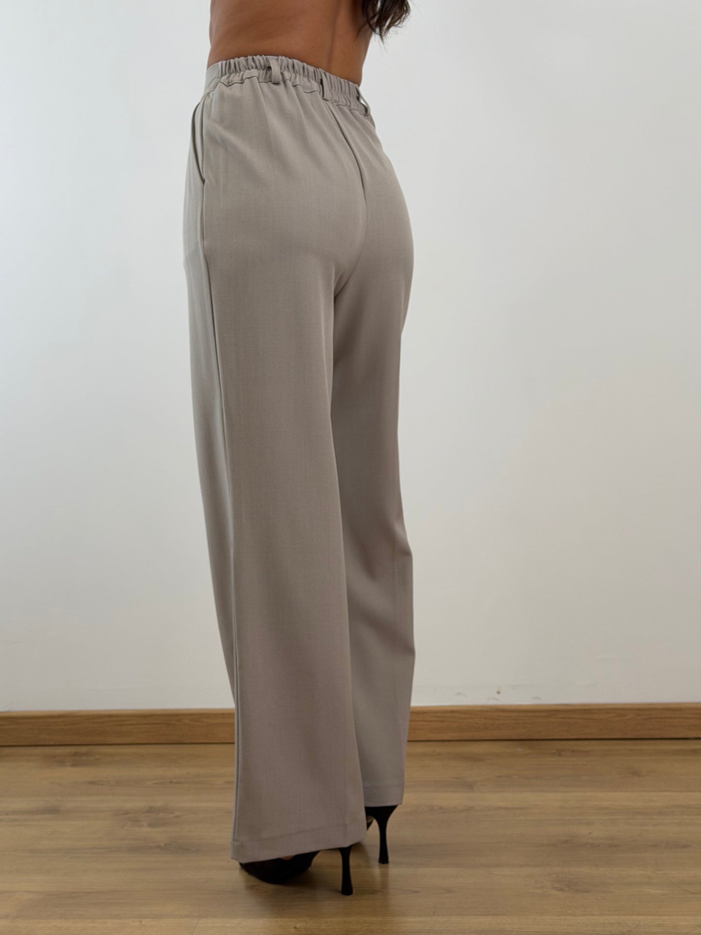 Traje corsé beige