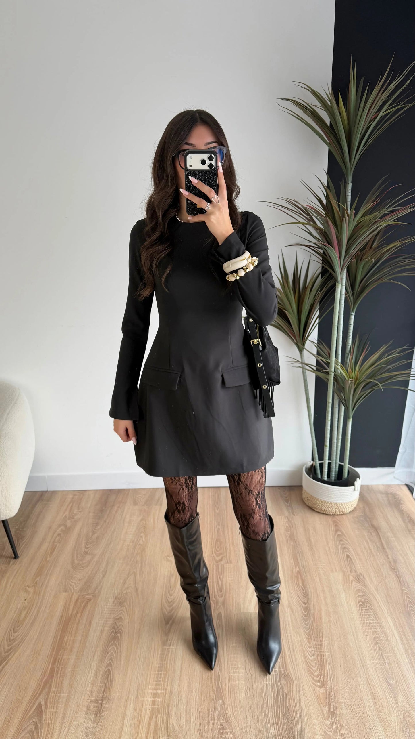 Vestido entallado de manga larga negro