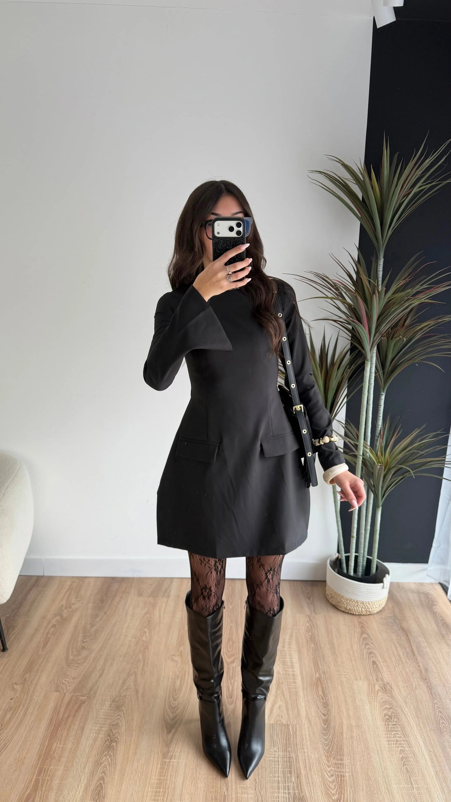 Vestido entallado de manga larga negro