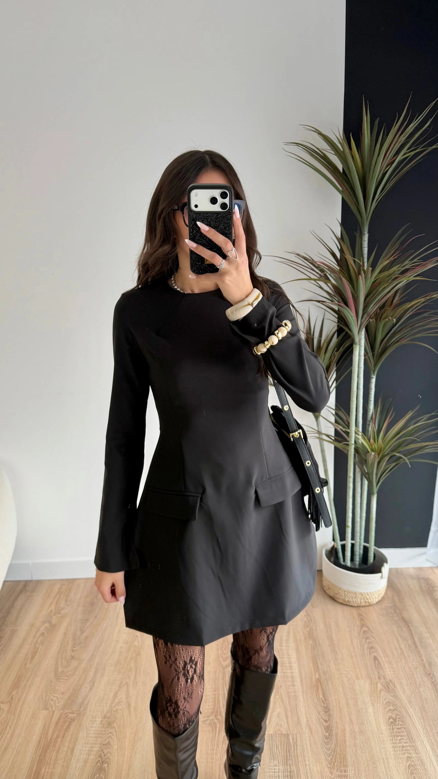 Vestido entallado de manga larga negro