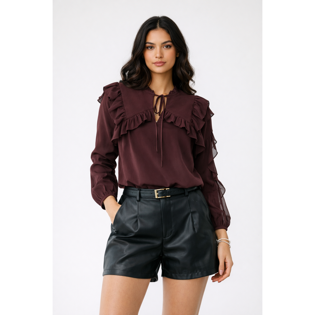 Blusa con volantes en mangas y pecho