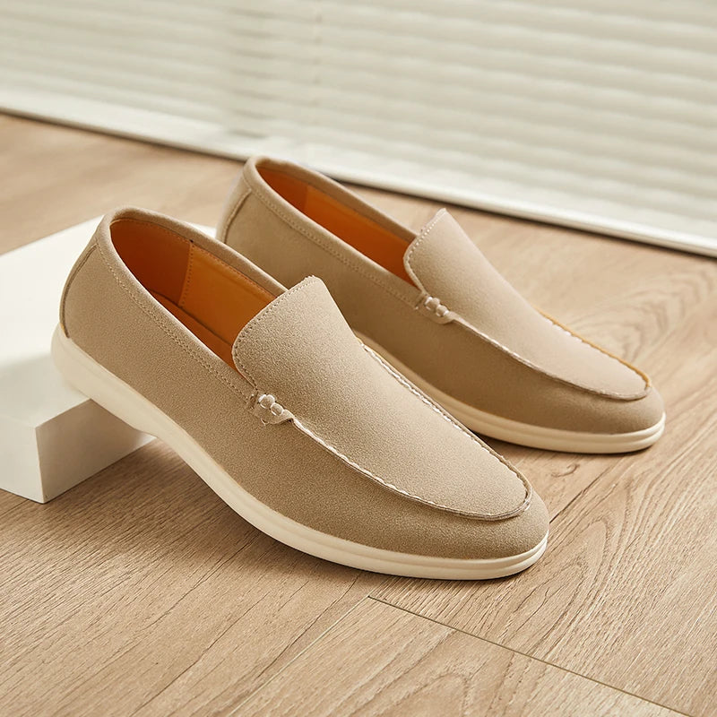 Elegantes mocasines de ante